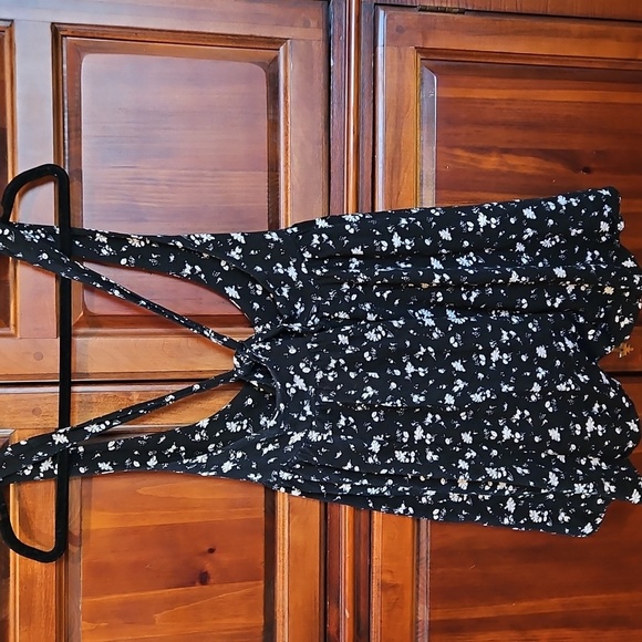 Free Peopke Floral Black Sleeveless Top, Lightweight, Sz M - Picture 3 of 7